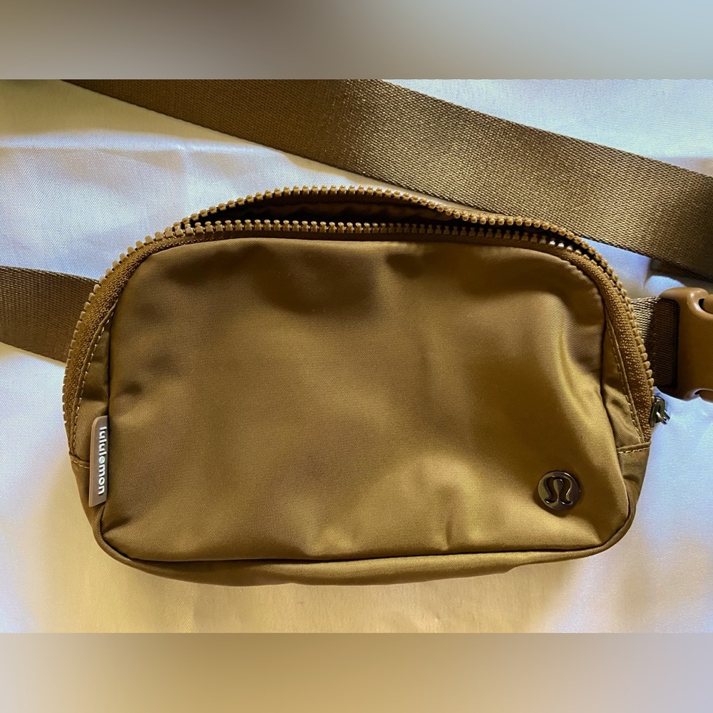 Lululemon Everywhere Belt Bag!